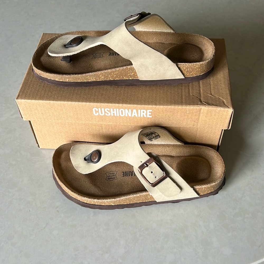 Cushionaire thong sandals, cream leather straps